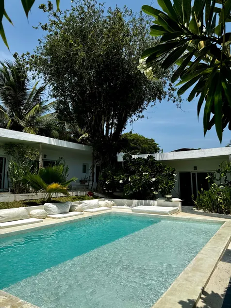 La Base Hotel - Image 1