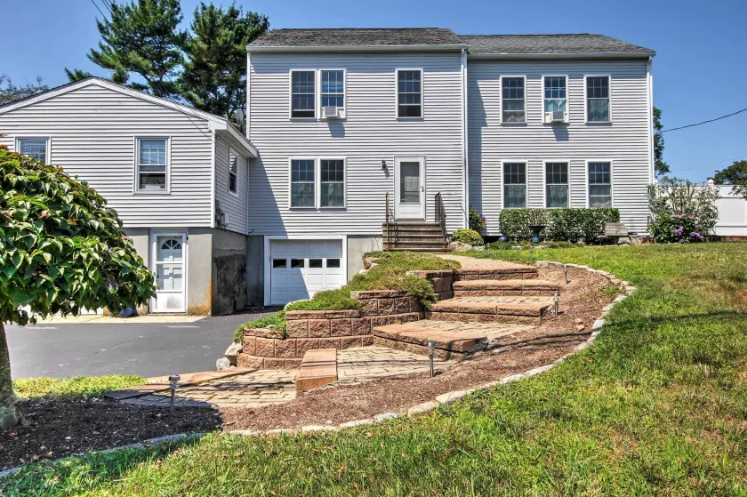 South Kingstown Vacation Rental: 2 Mi to Beach! - Image 1