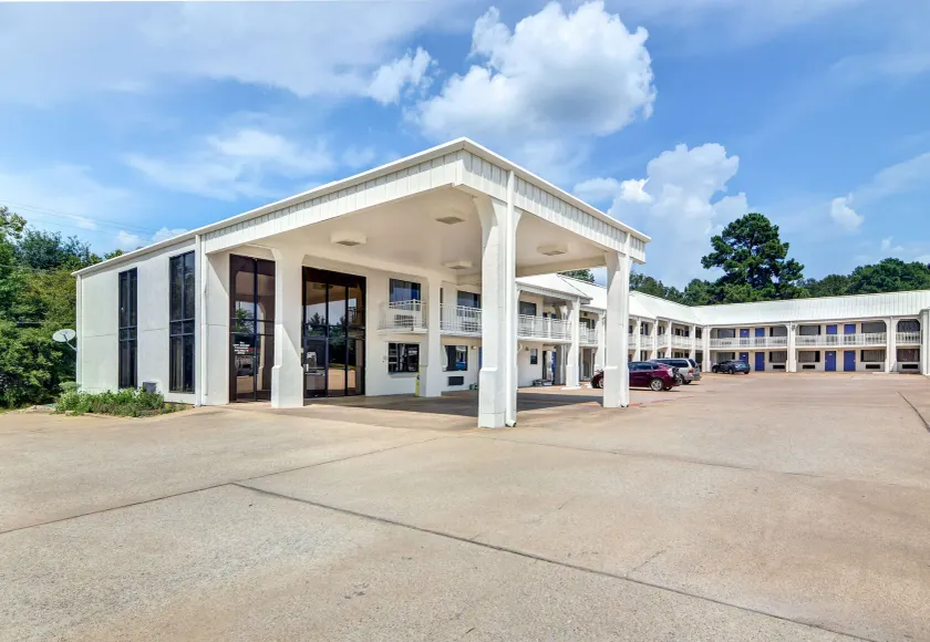 Motel 6-Lindale, TX - Image 1
