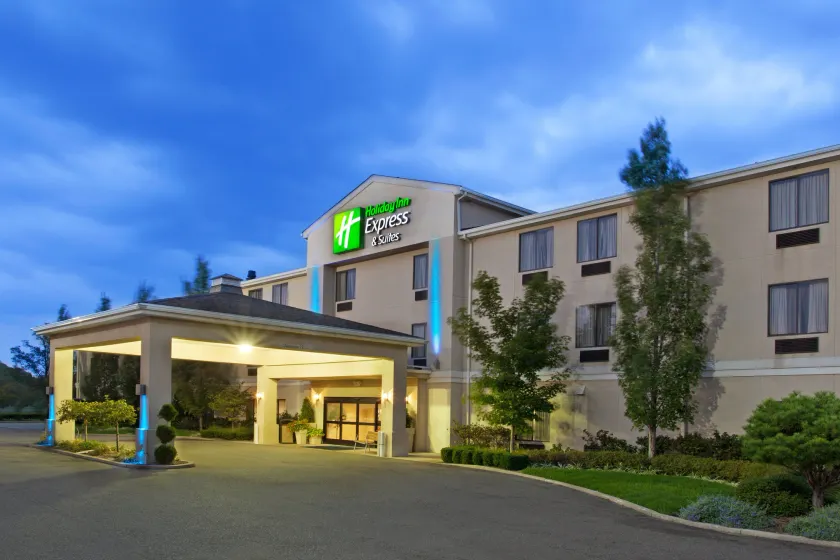 Holiday Inn Express & Suites Alliance by IHG - Image 1