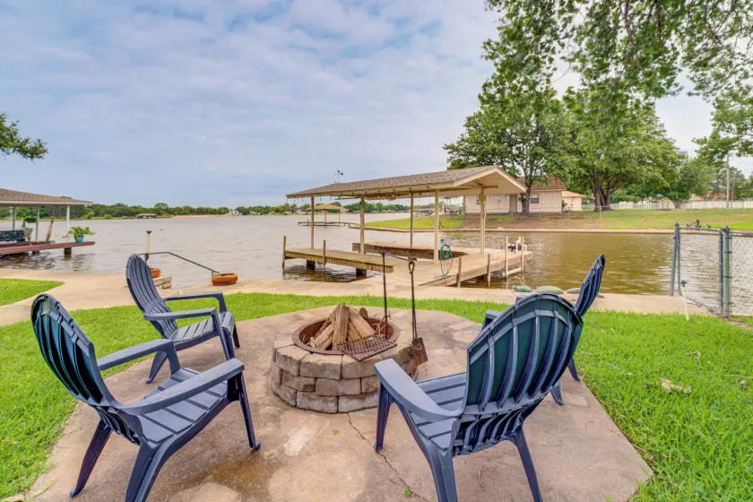 Lakefront Granbury Home w/ Patio, Fire Pit & Dock! - Image 1