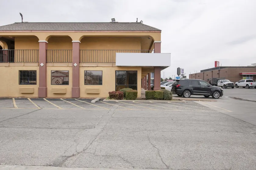 Southern Comfort Hotel - Image 1