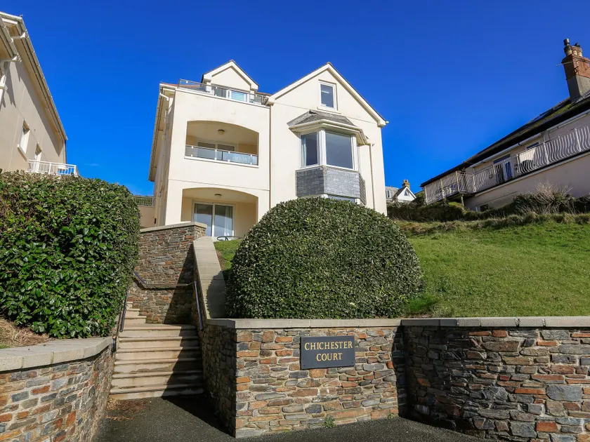 6 Chichester Court - Image 1