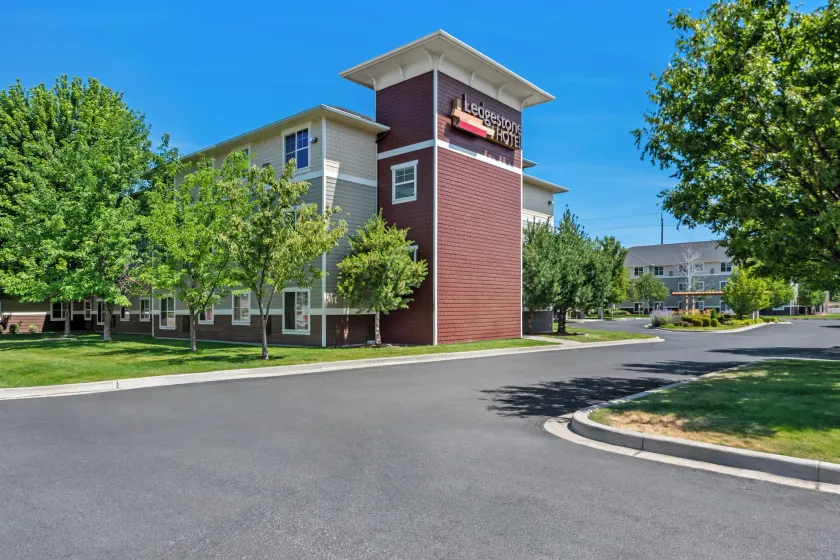  Ledgestone Suites Hotel Yakima - Image 1