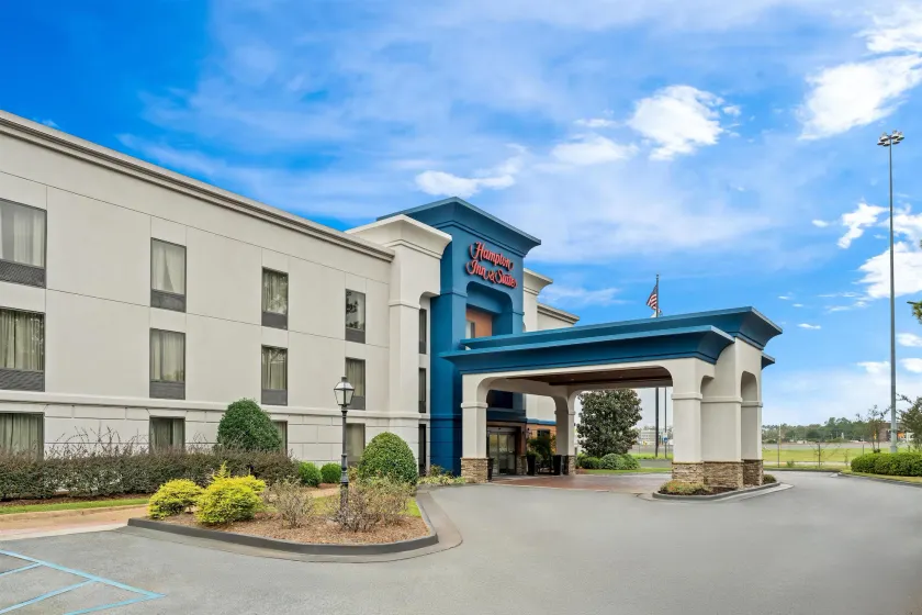 Hampton Inn & Suites Tifton - Image 1