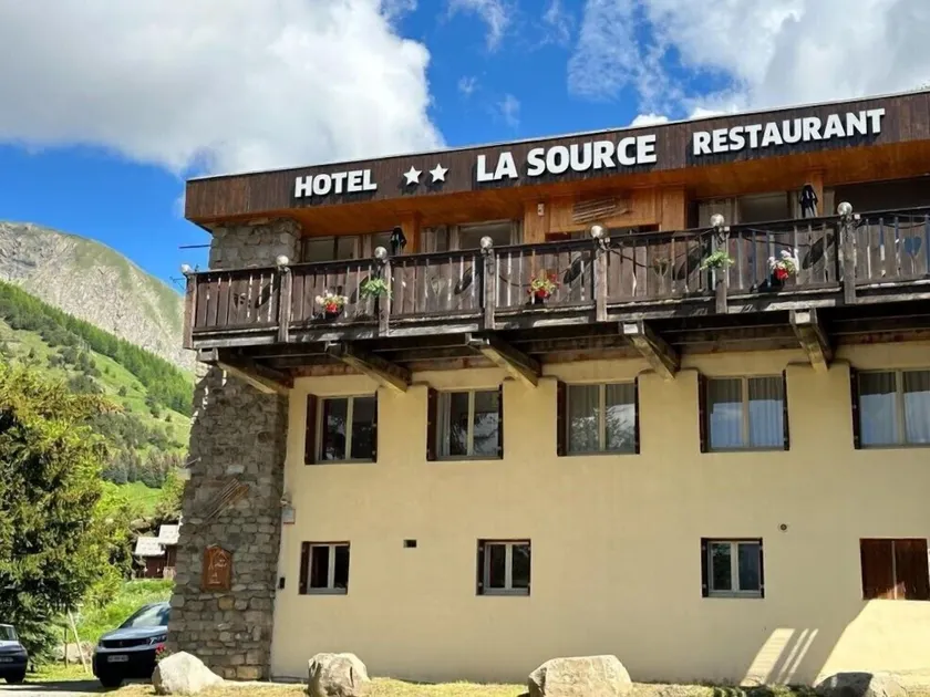 Hotel Restaurant La Source - Image 1