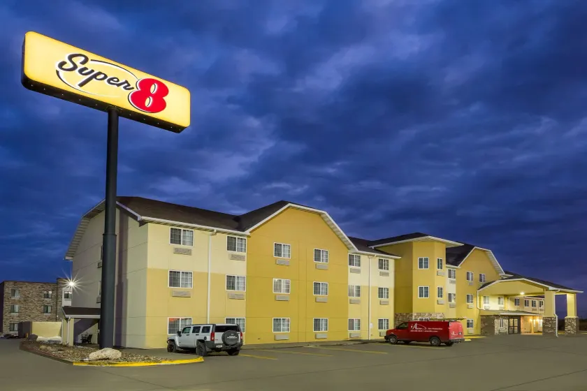 Super 8 by Wyndham Altoona - Image 1