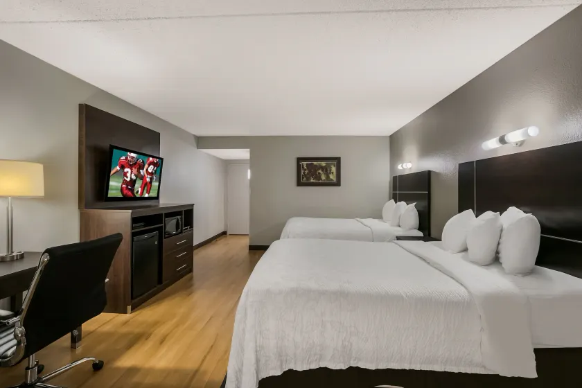 Red Roof Inn PLUS+ & Suites Knoxville West - Cedar Bluff - Image 1