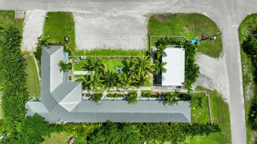 Seahorse Beach Bungalows - Image 1