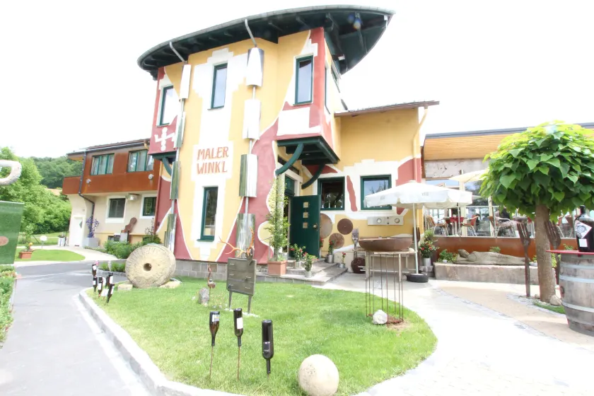 Malerwinkl Restaurant + Kunsthotel - Image 1