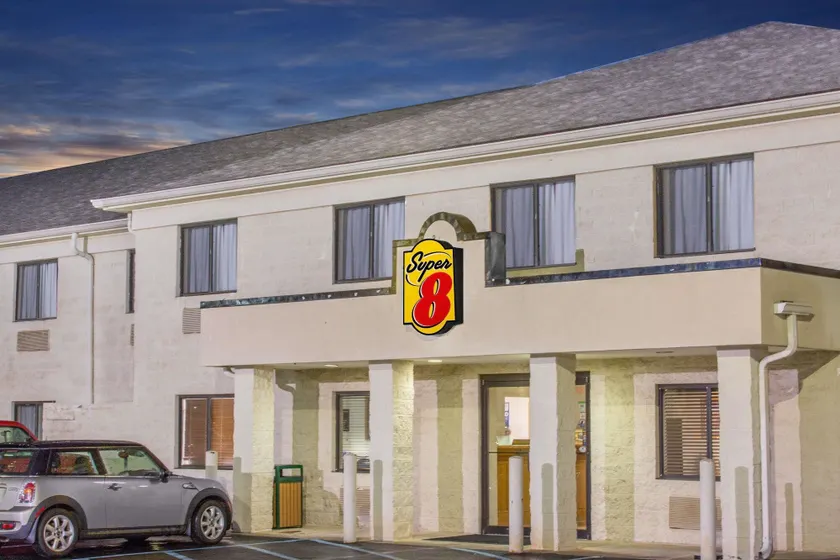 Super 8 by Wyndham Bedford - Image 1