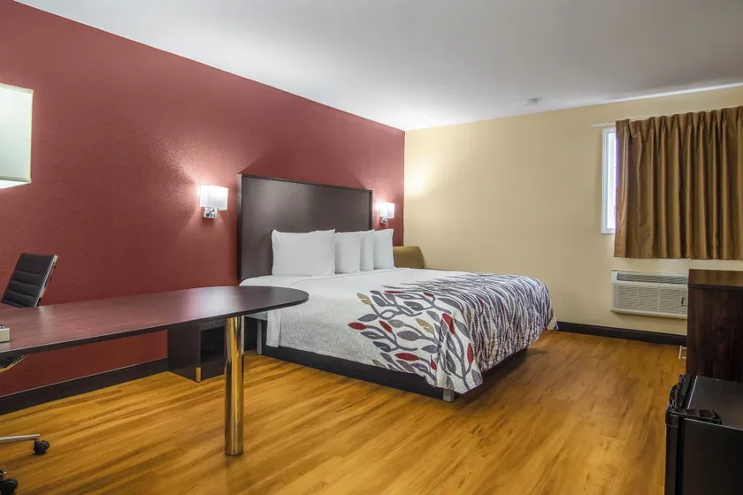 Red Roof Inn Perrysburg - Image 1