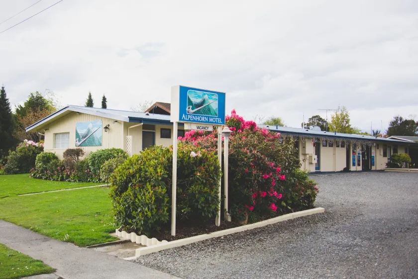 Alpenhorn Motel - Image 1