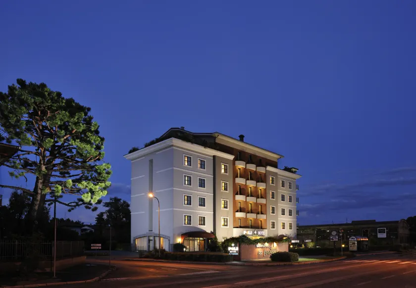 Poli Hotel - Image 1