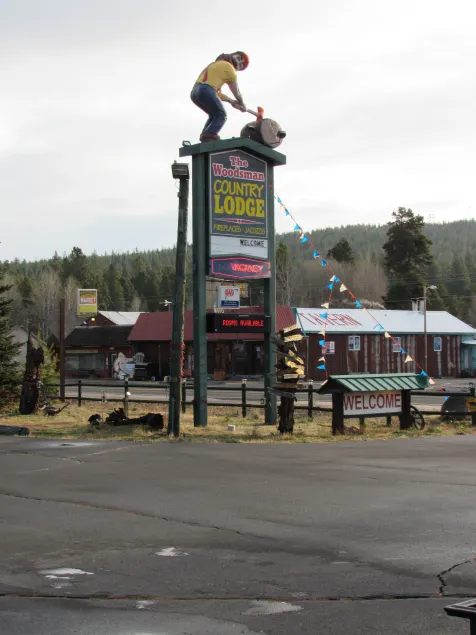 The Woodsman Country Lodge Motel - Image 1
