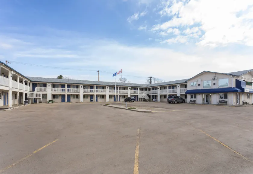 Motel Bo (Camrose) - Image 1