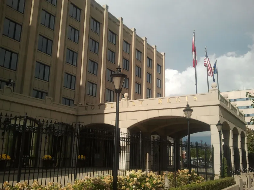 Hotel St. Regis - Image 1