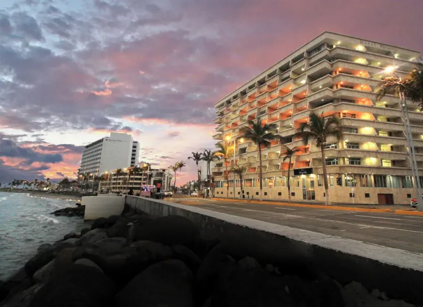 Hotel Royalty - Image 1