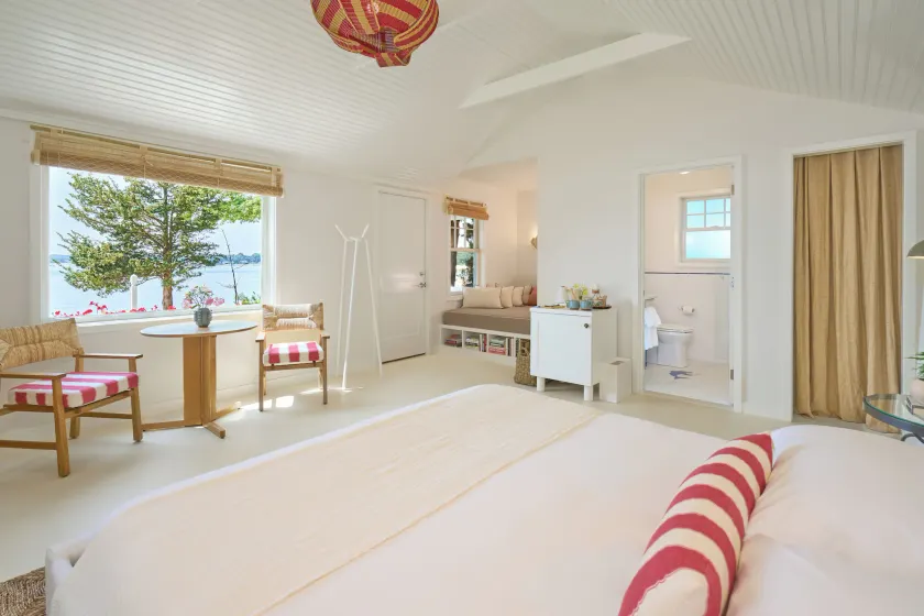 Silver Sands Motel & Beach Bungalows - Image 1