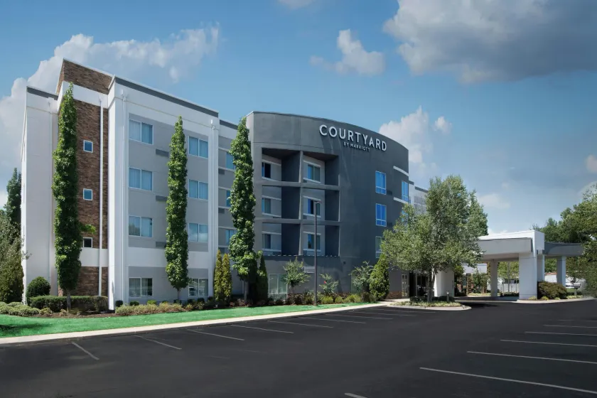 Courtyard by Marriott Hot Springs - Image 1