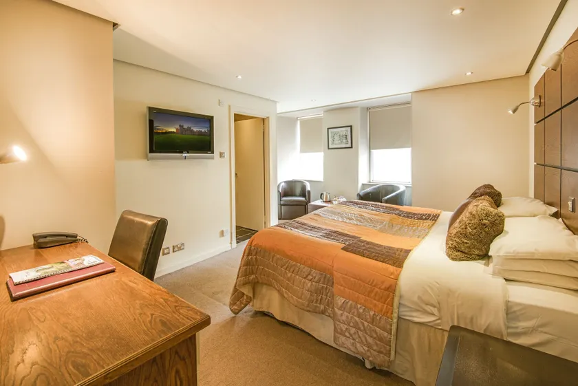 Queenshead Hotel Kelso - Image 1