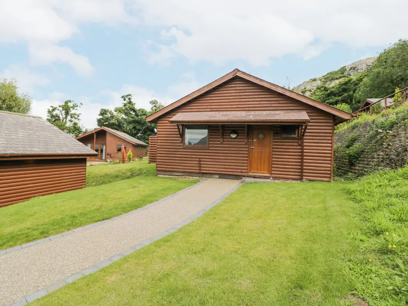 Luxury Lodge 62 - Image 1