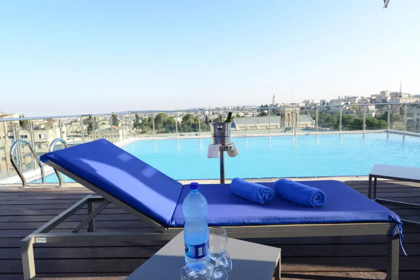 St. George Hotel - Image 1