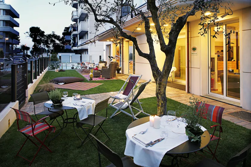 D-Place Hotel & Suite - Image 1