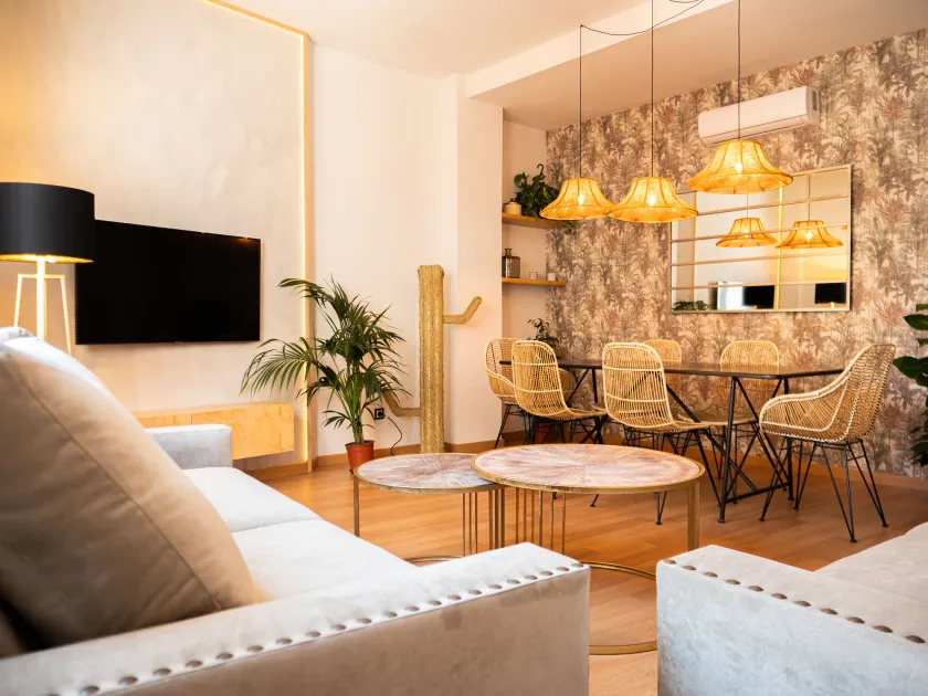 Stylish Apartment in the heart of Málaga with Pool - Image 1