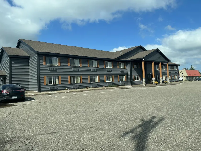 Crossroads Hotel - Image 1