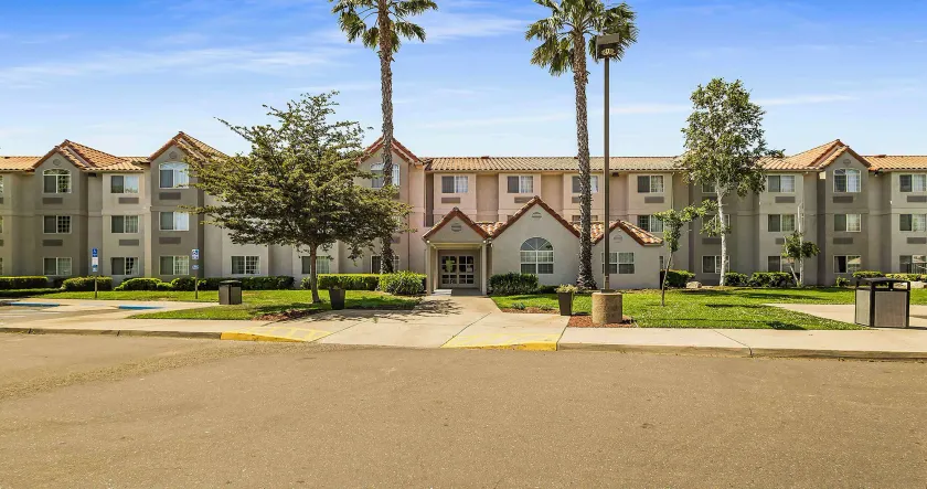 SureStay Plus Hotel by Best Western Rocklin - Image 1