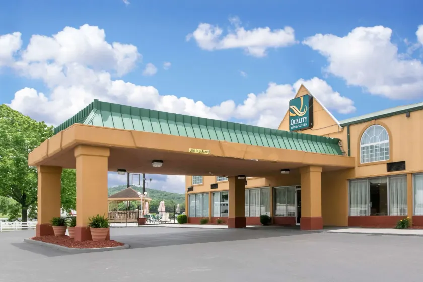 Quality Inn & Suites Horse Cave - Cave City - Image 1
