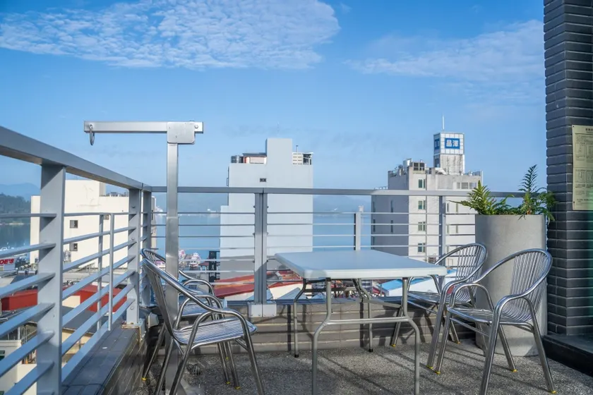 Skylight bnb - Image 1