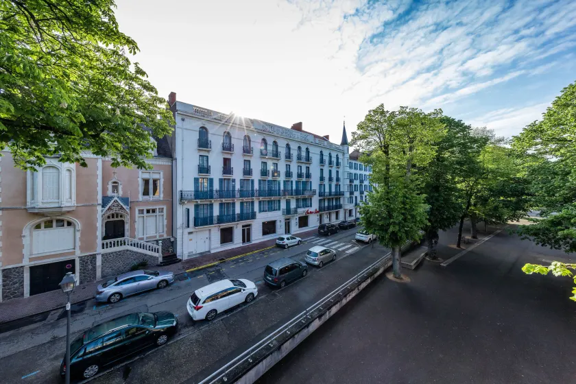 Noemys Neris Montlucon - hotel restaurant - Image 1