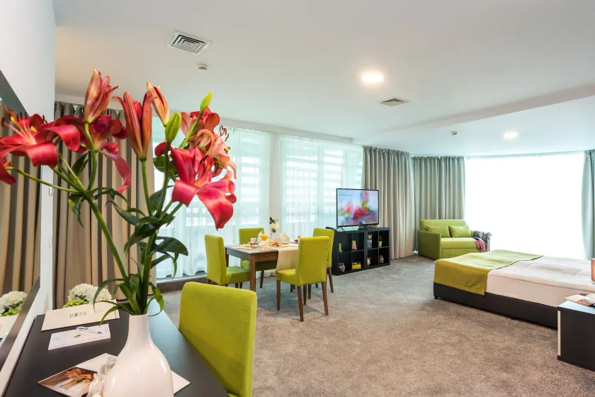 Earth & People Hotel & SPA - Free Parking & Swimming Pool - Image 1