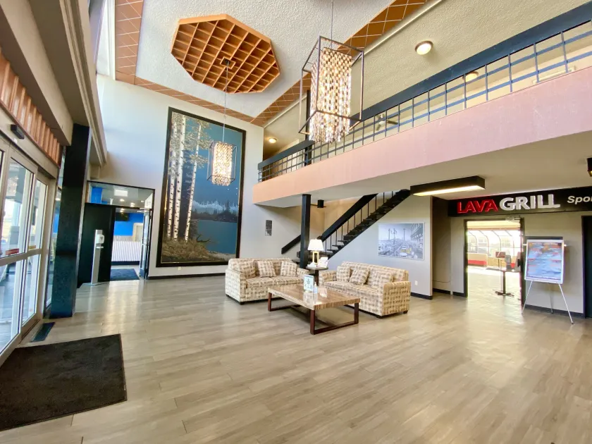 Ramada by Wyndham Whitecourt - Image 1