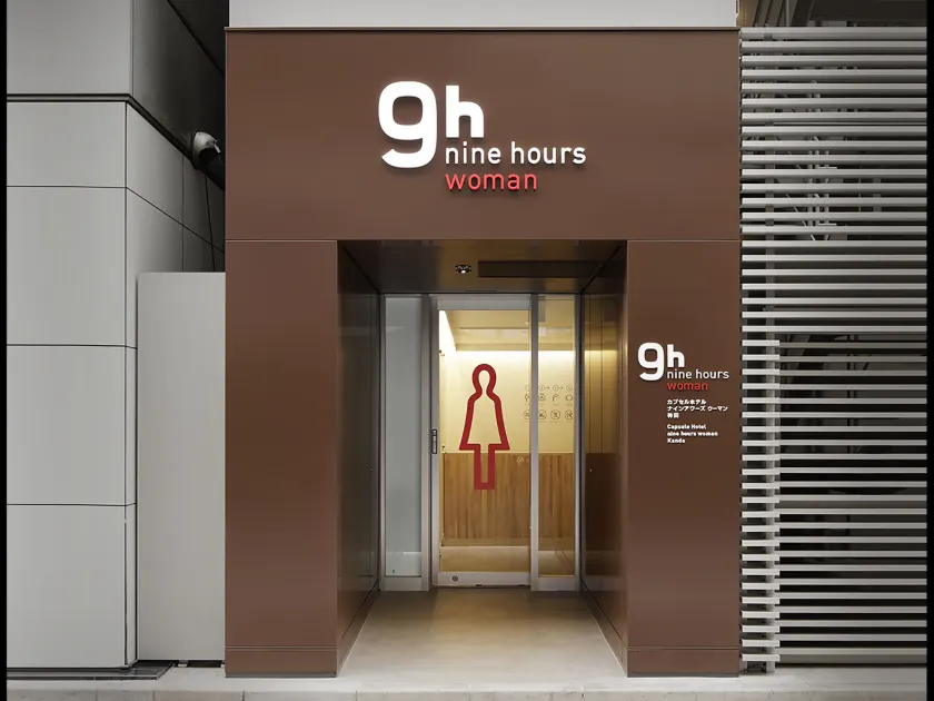 9h nine hours woman Kanda - Image 1