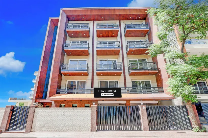 Townhouse Oak Sector 39 Medanta - Image 1