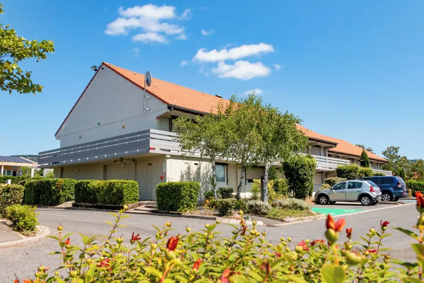Hôtel Campanile Millau - Image 1