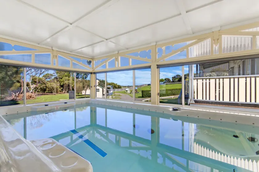 Sails - elegant, spacious beach villa - Image 1