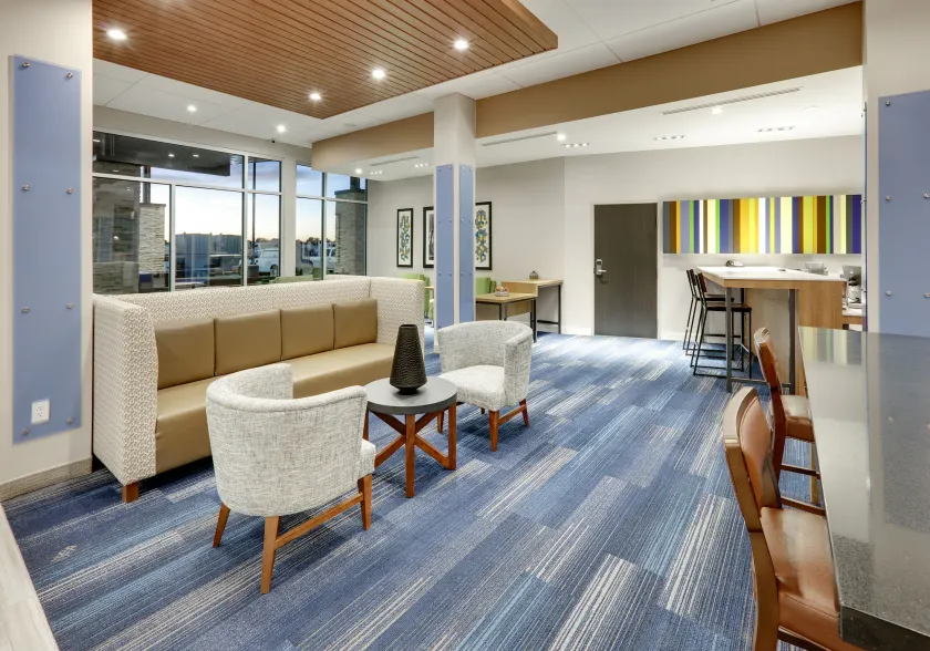 Holiday Inn Express - Kermit by IHG - Sitzecke in der Lobby