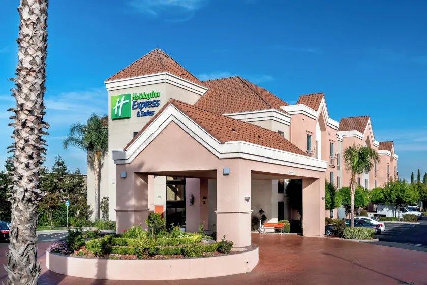 Holiday Inn Express & Suites Lathrop by IHG - Image 1