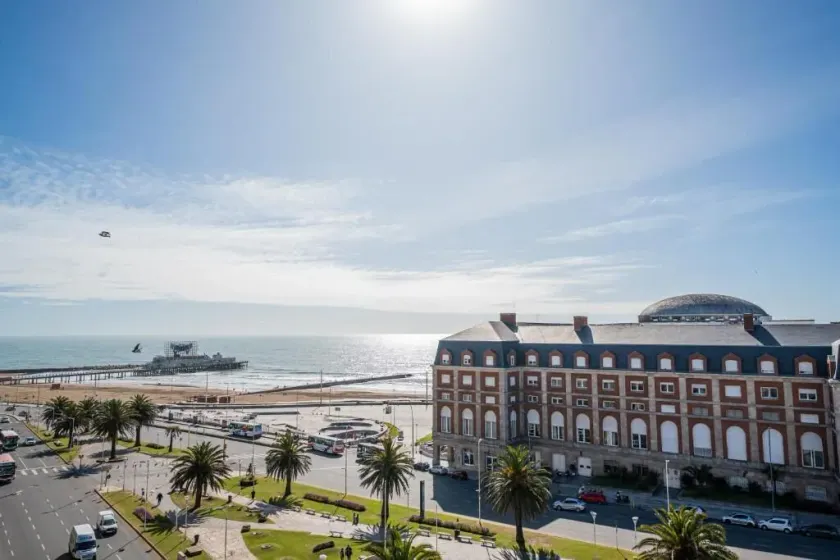 Hotel Riviera - Image 1