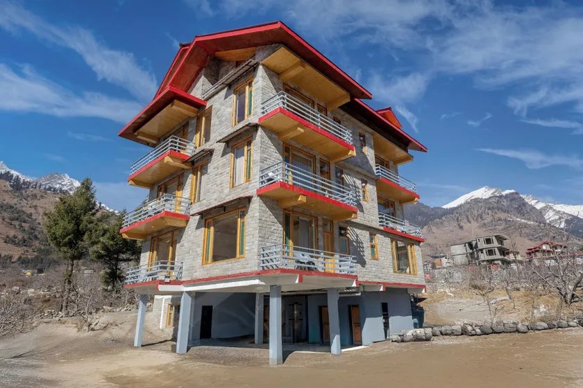 Treebo Premium Silverstone Resort With Mountain Valley View - Image 1