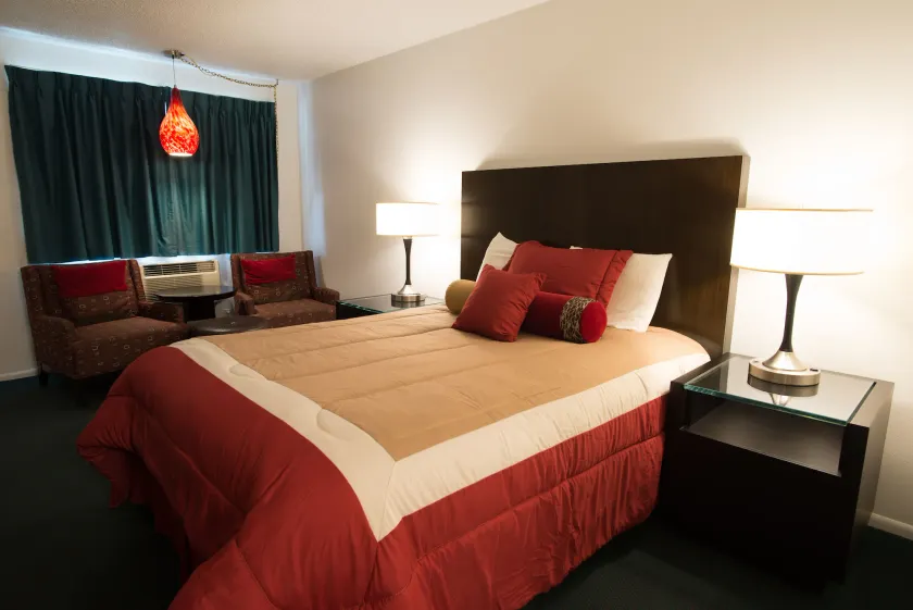 Cougar Land Motel - Image 1