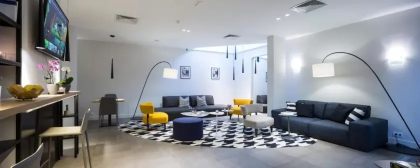 Livris Hotel - Image 1