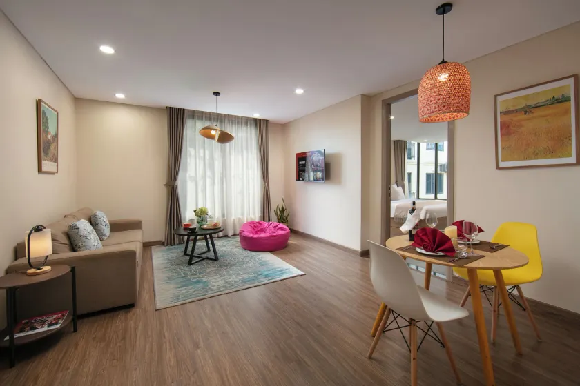 HB Serviced Apartment - Lạc Long Quân - Image 1