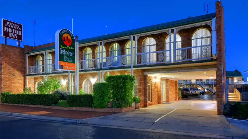 Hamilton Henry Parkes Motor Inn - Image 1
