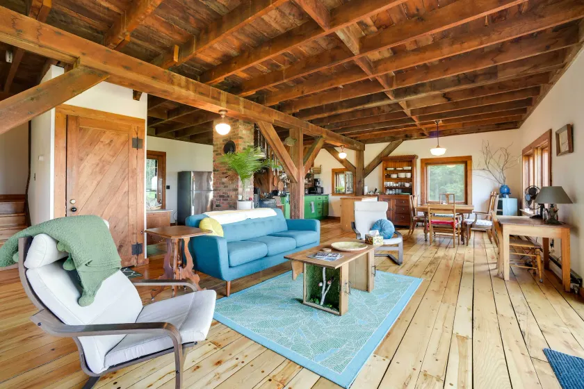 Breathtaking Mtn Views: Stylish Rustic Retreat! - Image 1