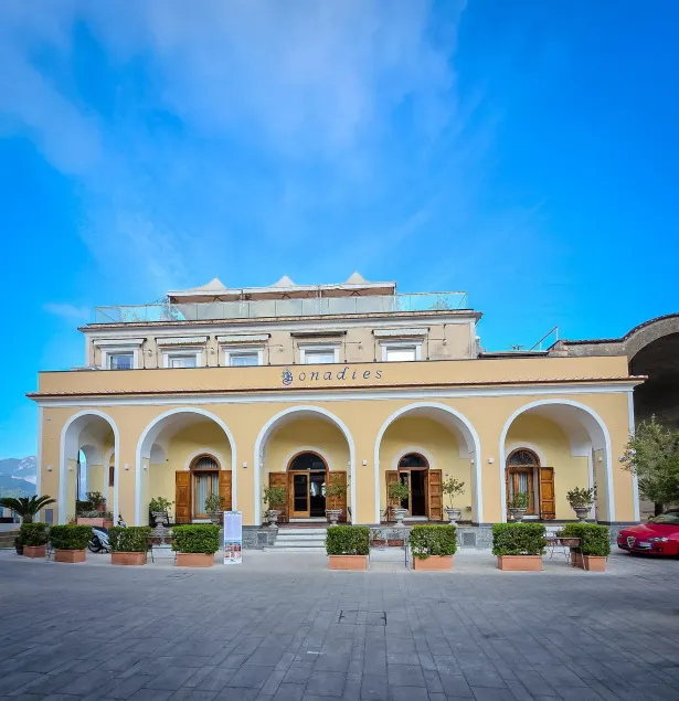 Hotel Bonadies - Image 1